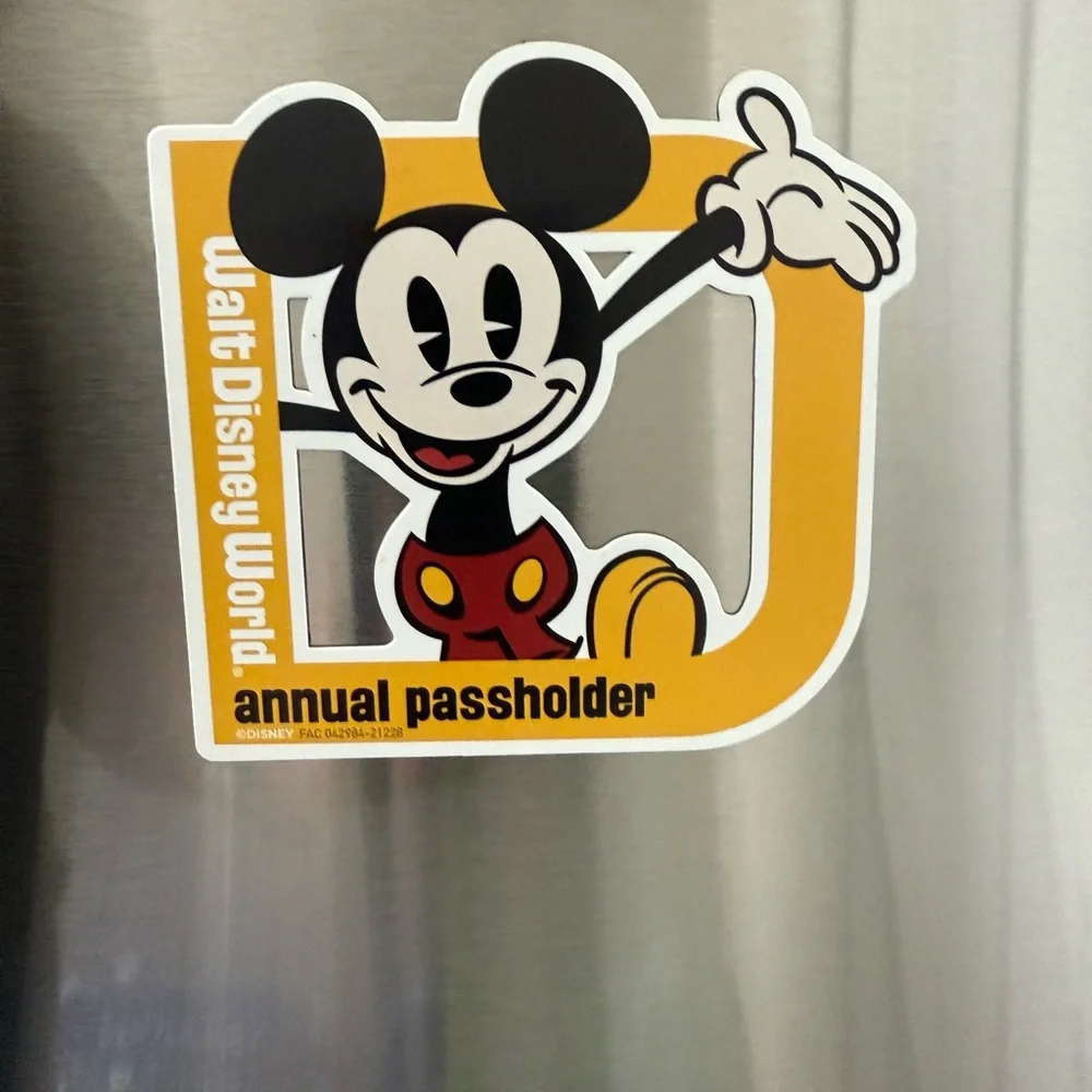 Disney World Annual Passholder Magnet - Picture 1 of 1